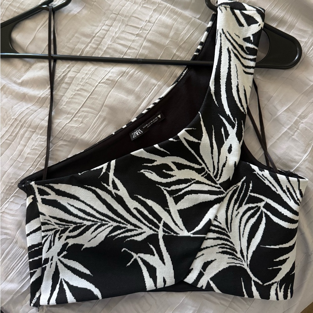 Zara Black and White One-Shoulder Crop Top